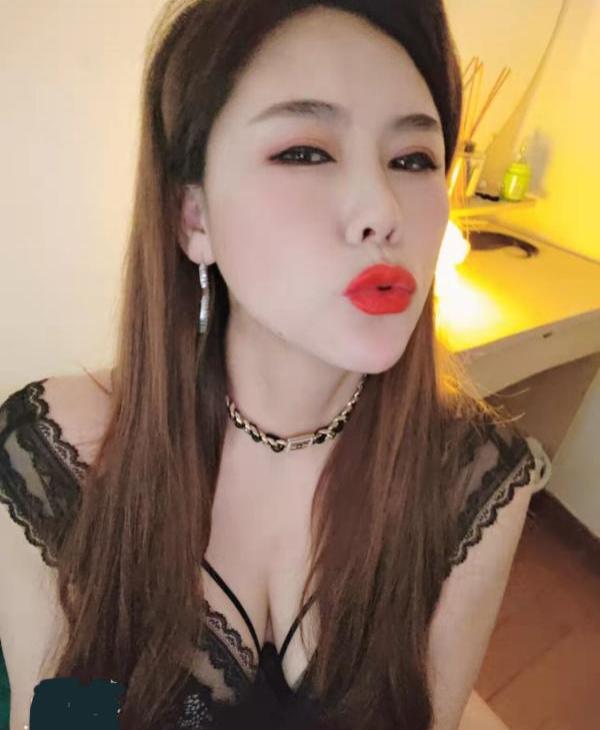 后入肥臀女皇