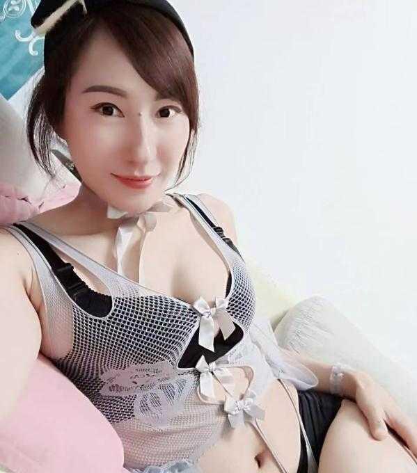 娴熟服务型少妇