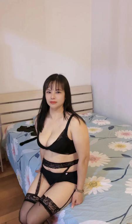 东晓南巨乳双飞