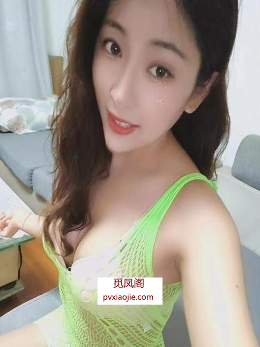 白嫩大胸翘臀小少妇